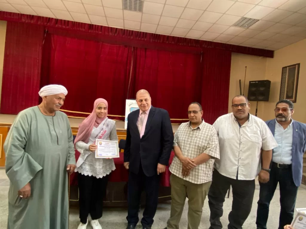 تعليم قنا يكرم طلاب قفط الثانوية لحصولهم على ثالث الجمهورية في مسابقة أوائل الطلبة 20 - جريدة المساء