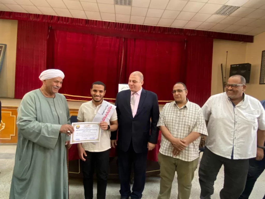 تعليم قنا يكرم طلاب قفط الثانوية لحصولهم على ثالث الجمهورية في مسابقة أوائل الطلبة 23 - جريدة المساء تعليم قنا يكرم طلاب قفط الثانوية لحصولهم على ثالث الجمهورية في مسابقة أوائل الطلبة 22 - جريدة المساء