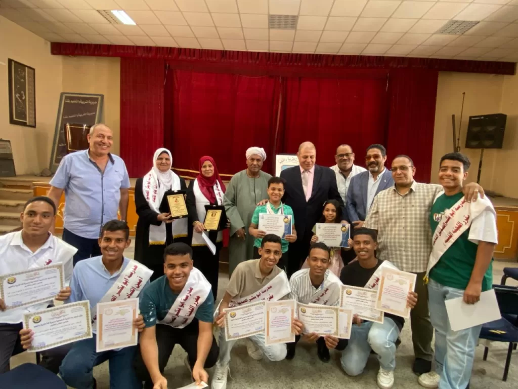 تعليم قنا يكرم الطالب أحمد توفيق لابتكاره روبوتاً لخدمة كبار السن 37 - جريدة المساء