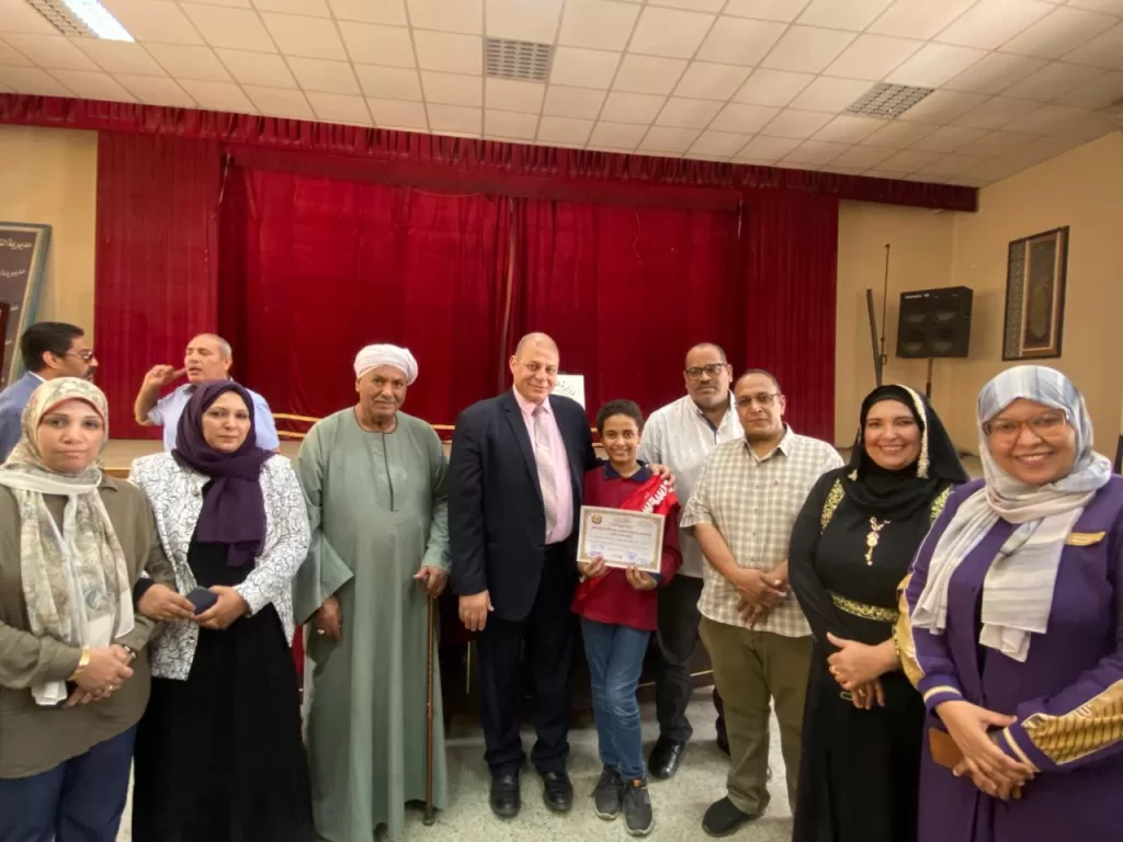 تعليم قنا يكرم الطالب أحمد توفيق لابتكاره روبوتاً لخدمة كبار السن 27 - جريدة المساء