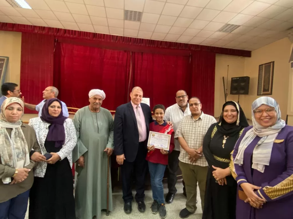 تعليم قنا يكرم الطالب أحمد توفيق لابتكاره روبوتاً لخدمة كبار السن 23 - جريدة المساء