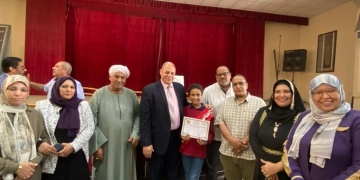 تعليم قنا يكرم الطالب أحمد توفيق لابتكاره روبوتاً لخدمة كبار السن 1 - جريدة المساء