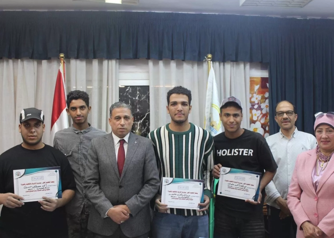 وكيل وزارة التعليم بالجيزة يُكرّم الطلاب من ذوي الهمم بالمدارس الفنية 20 - جريدة المساء وكيل وزارة التعليم بالجيزة يُكرّم الطلاب من ذوي الهمم بالمدارس الفنية 19 - جريدة المساء