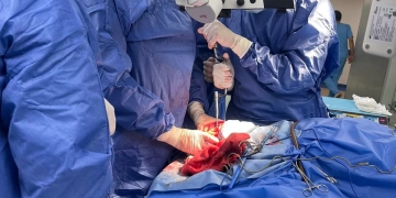 الصحة: فريق طبي مصري ينجح في ترميم فك مريض روسي باستخدام المنظار والميكروسكوب بمستشفى العلمين 1 - جريدة المساء