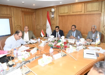 محافظ قنا يترأس اجتماعًا لمتابعة مشروعات الخطة الاستثمارية والتأكيد على سرعة التنفيذ وجودة العمل 23 - جريدة المساء