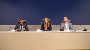 رئيس الهيئة القومية للبريد تعد العاملين بزيادة بدل عمل أيام الإجازات الرسمية و المكافآت وربط الحافز بالإنتاج 19 - جريدة المساء