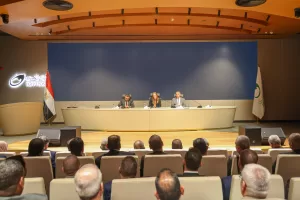 رئيس الهيئة القومية للبريد تعد العاملين بزيادة بدل عمل أيام الإجازات الرسمية و المكافآت وربط الحافز بالإنتاج 21 - جريدة المساء