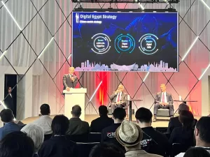 وزير الاتصالات يعلن إنشاء مركز بحوتب للإبداع والتطوير فى مدينة المعرفة كمركز ابتكار ادعم الشركات الناشئة والصغيرة والمتوسطة للتصميم الإلكترونى 29 - جريدة المساء