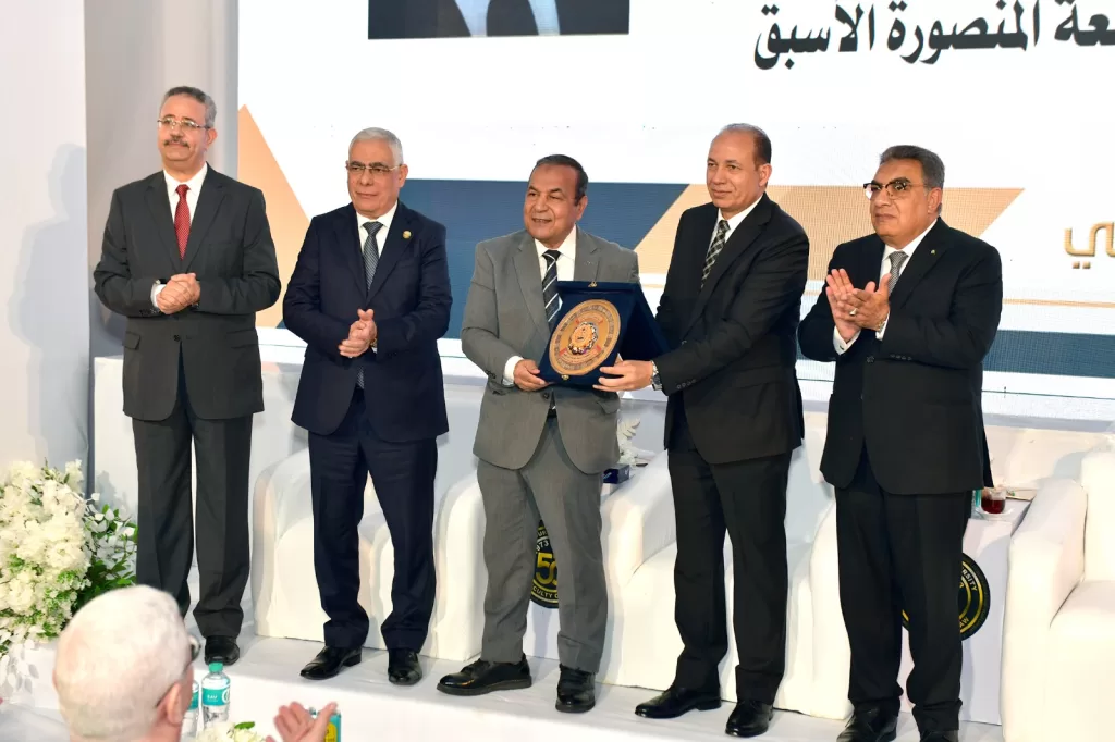 جامعة المنصورة تمنح النائب العام المصري الدكتوراه الفخرية خلال الاحتفال باليوبيل الذهبي لكلية الحقوق 21 - جريدة المساء