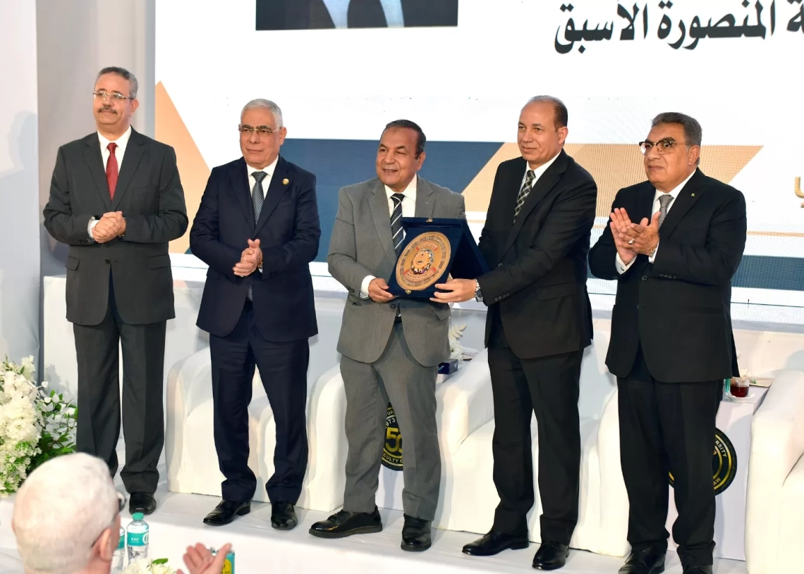 جامعة المنصورة تمنح النائب العام المصري الدكتوراه الفخرية خلال الاحتفال باليوبيل الذهبي لكلية الحقوق 19 - جريدة المساء