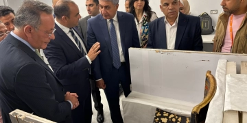 استعدادا للافتتاح الرسمى 3 يوليو المقبل.. المتحف المصرى الكبير يستقبل 163 قطعة من كنوز الملك الذهبى توت عنخ آمون.. وزير السياحة يطمئن على المعروضات فى مقرها الدائم بالمتحف 1 - جريدة المساء