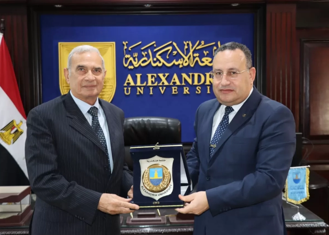 "معًا بالوعي نحميها".. رئيس جامعة الإسكندرية يستقبل وفد "القومي للمرأة" في ندوة تثقيفية لطلاب الجامعة 20 - جريدة المساء "معًا بالوعي نحميها".. رئيس جامعة الإسكندرية يستقبل وفد "القومي للمرأة" في ندوة تثقيفية لطلاب الجامعة 19 - جريدة المساء