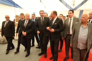 فرصة للمقبلين علي الزواج.. محافظ دمياط ونائب محافظ الجيزة يفتتحان معرض اوكازيون للأثاث في بولاق (صور) 43 - جريدة المساء