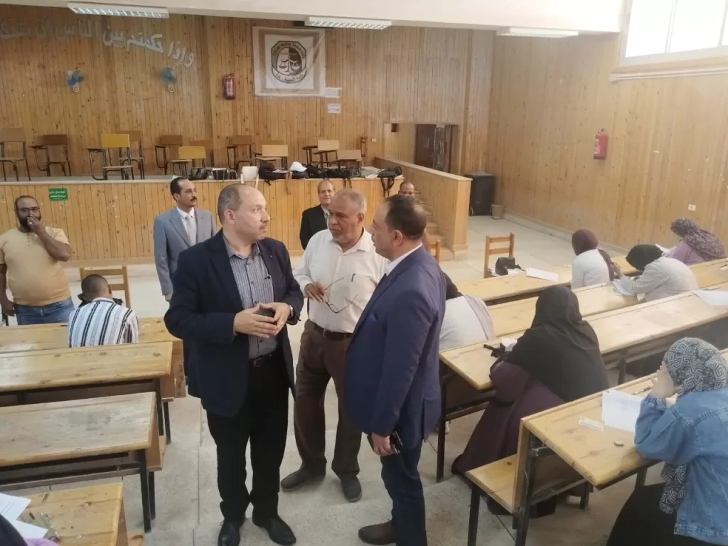 بدء امتحانات الفصل الدراسي الثاني بكلية الحقوق بجامعة جنوب الوادي 40 - جريدة المساء بدء امتحانات الفصل الدراسي الثاني بكلية الحقوق بجامعة جنوب الوادي 39 - جريدة المساء