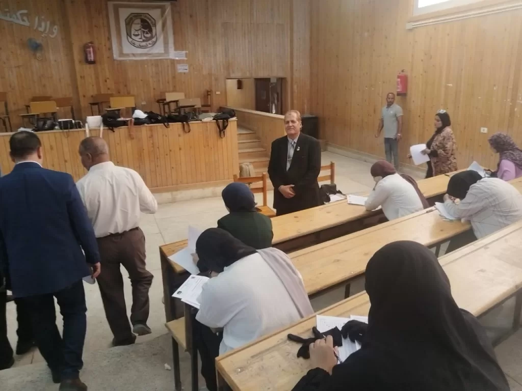 بدء امتحانات الفصل الدراسي الثاني بكلية الحقوق بجامعة جنوب الوادي 35 - جريدة المساء