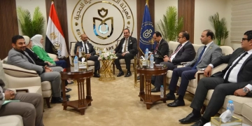 رئيس هيئة الرعاية الصحية: الاتفاق مع مؤسسة حلول الصحة المتقدمه (AHS) على تنفيذ برنامج تدريبي لتأهيل القيادات التنفيذية بالمنشأت الصحية التابعة للهيئة 1 - جريدة المساء