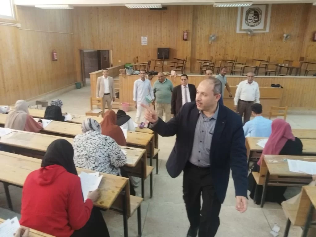 بدء امتحانات الفصل الدراسي الثاني بكلية الحقوق بجامعة جنوب الوادي 25 - جريدة المساء