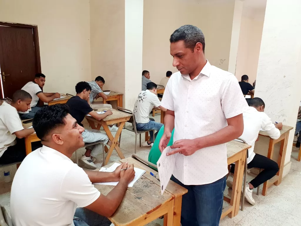 بدء امتحانات الفصل الدراسي الثاني بكلية الحقوق بجامعة جنوب الوادي 23 - جريدة المساء