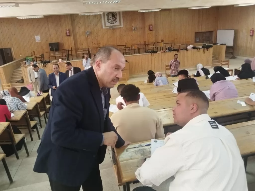 بدء امتحانات الفصل الدراسي الثاني بكلية الحقوق بجامعة جنوب الوادي 21 - جريدة المساء