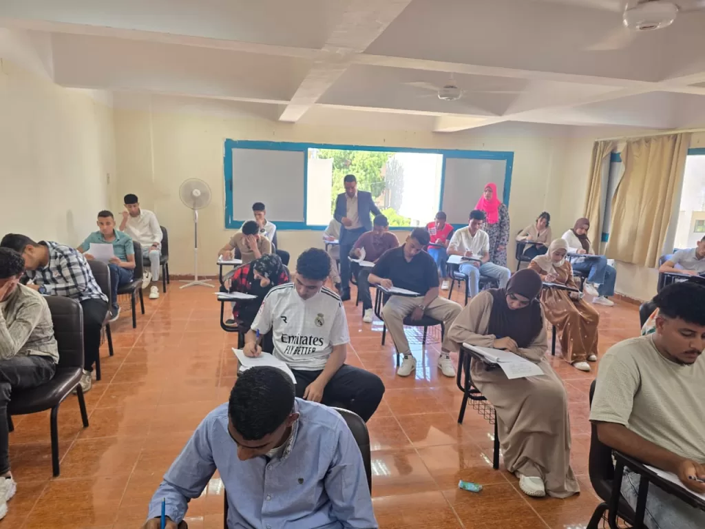 بدء امتحانات الفصل الدراسي الثاني بالمعهد الفني الصحي بقنا 38 - جريدة المساء بدء امتحانات الفصل الدراسي الثاني بالمعهد الفني الصحي بقنا 37 - جريدة المساء