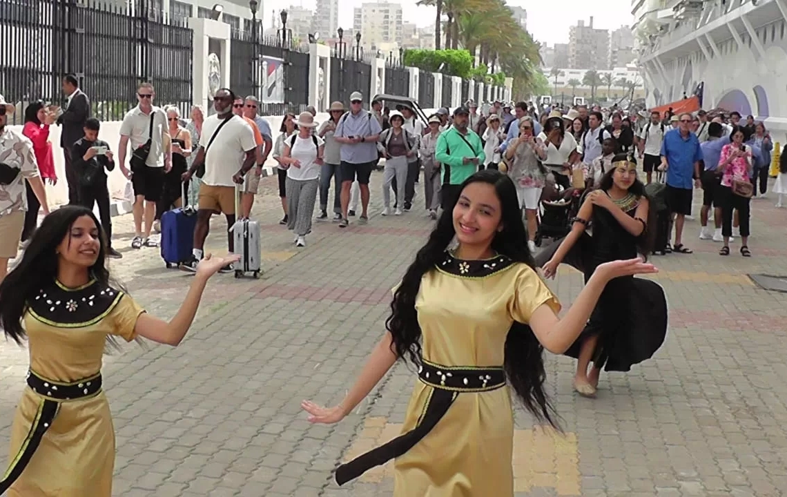 ميناء الإسكندرية يستقبل السفينة العملاقة MS NORWEGIAN VIVA 19 - جريدة المساء