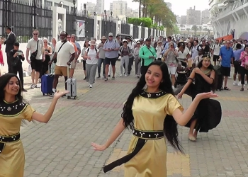 ميناء الإسكندرية يستقبل السفينة العملاقة MS NORWEGIAN VIVA 21 - جريدة المساء