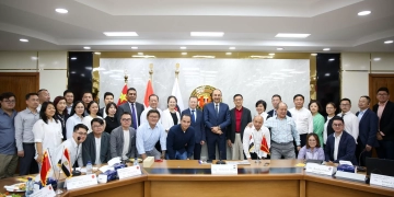 وزير قطاع الأعمال يعقد شراكة مع وفد الصيني  يضم 37 مستثمرا وممثلا لكبرى شركات الغزل والنسيج لبحث فرص الشراكة والاستثمار 1 - جريدة المساء