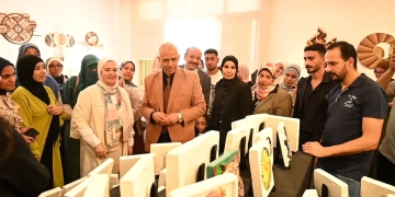 بأنامل مبدعة وأخشاب ناطقة.. افتتاح معرض "فنون نفعية" بكلية التربية النوعية بجامعة الفيوم 1 - جريدة المساء