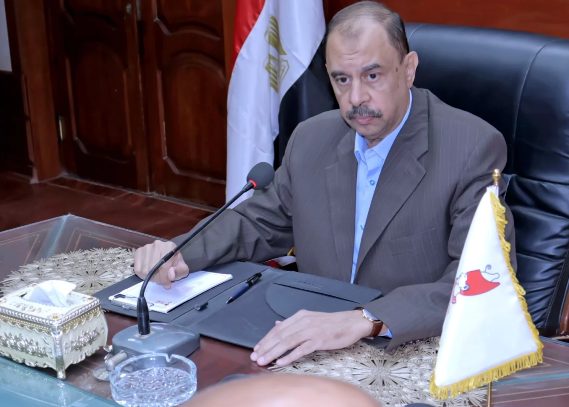 محافظ سوهاج يُقرر تشكيل لجنة لفحص كافة أعمال وتعاقدات نادي المحليات 19 - جريدة المساء
