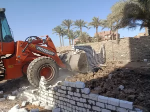 إزالة ٢١ حالة تعد بالبناء المخالف علي الأراضي الزراعية ب قري الجيزة 21 - جريدة المساء