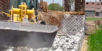 إزالة ٢١ حالة تعد بالبناء المخالف علي الأراضي الزراعية ب قري الجيزة 1 - جريدة المساء