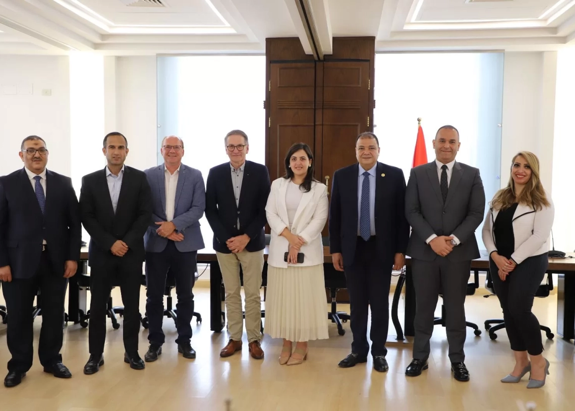 "غرفة الإسكندرية" تبحث التعاون مع منظمة PUM الهولندية لدعم الشركات الصغيرة والمتوسطة 19 - جريدة المساء