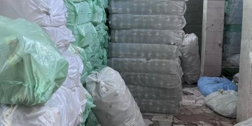 ضبط 20 طنًا من الزيت والدقيق مجهولي المصدر بأشمون والشهداء 1 - جريدة المساء