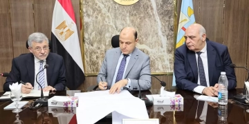 محافظ كفر الشيخ يبحث مع رئيس هيئة الأوقاف استثمار أراضي الهيئة في مشروعات تنموية وخدمية 1 - جريدة المساء