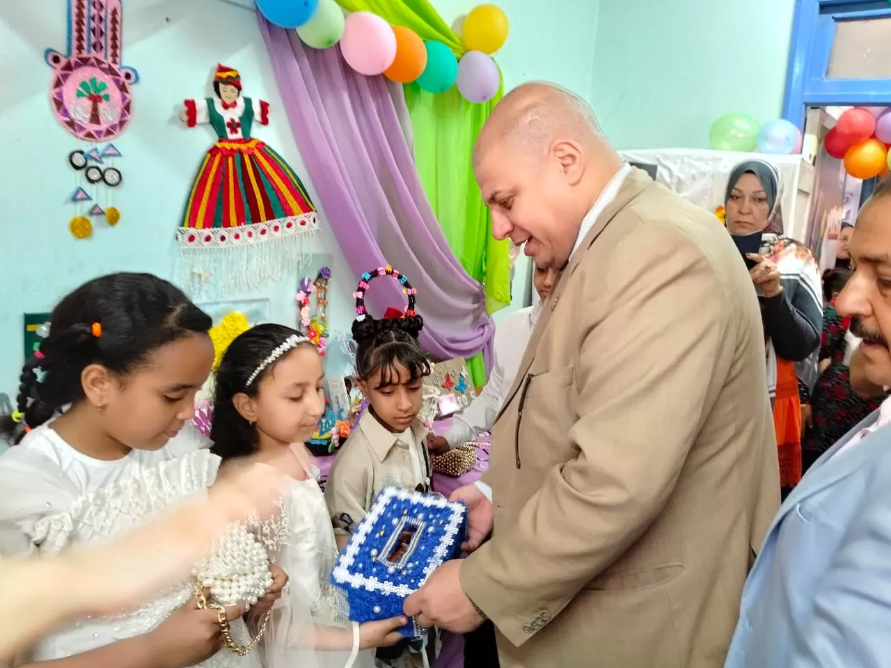 مدير تعليم قنا يشهد ختام الأنشطة التربوية بمدرسة مدينة العمال الابتدائية 21 - جريدة المساء