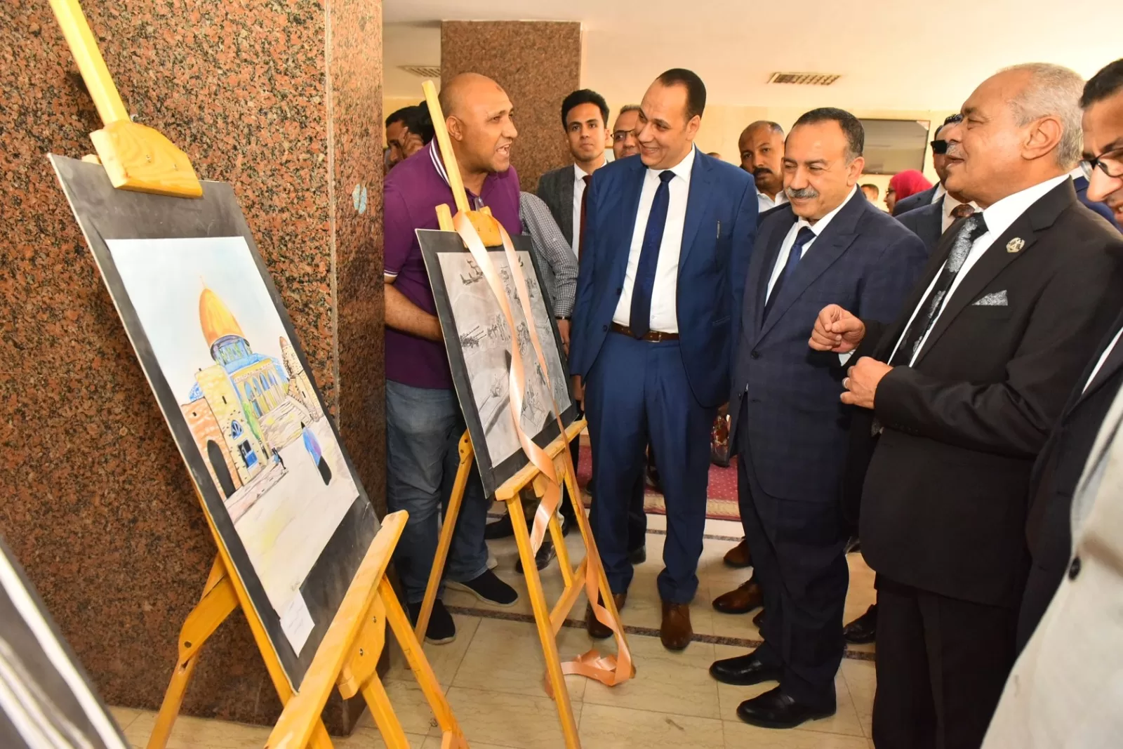 محافظ أسيوط ورئيس هيئة النيابة الإدارية في يوبيل «حقوق أسيوط» الذهبي احتفاءً بنصف قرن من العدالة والعلم 24 - جريدة المساء