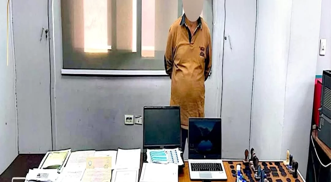 سقوط "مزور الشهادات" في كفر الشيخ.. حول منزله إلى وكر لتزوير المحررات الرسمية 19 - جريدة المساء