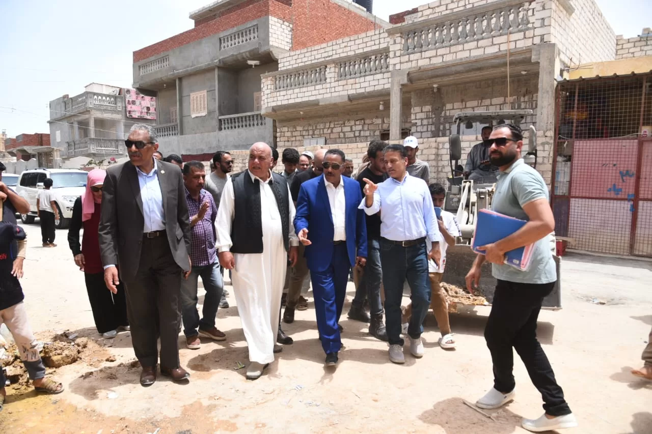 محافظ مطروح يواصل جولاته الميدانية لمتابعة المشروعات الخدمية 27 - جريدة المساء