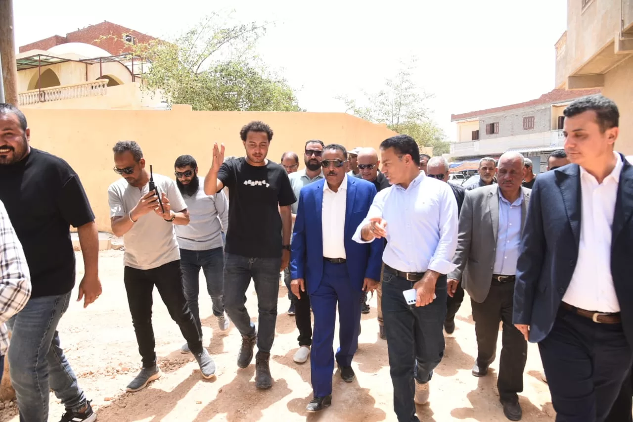 محافظ مطروح يواصل جولاته الميدانية لمتابعة المشروعات الخدمية 23 - جريدة المساء