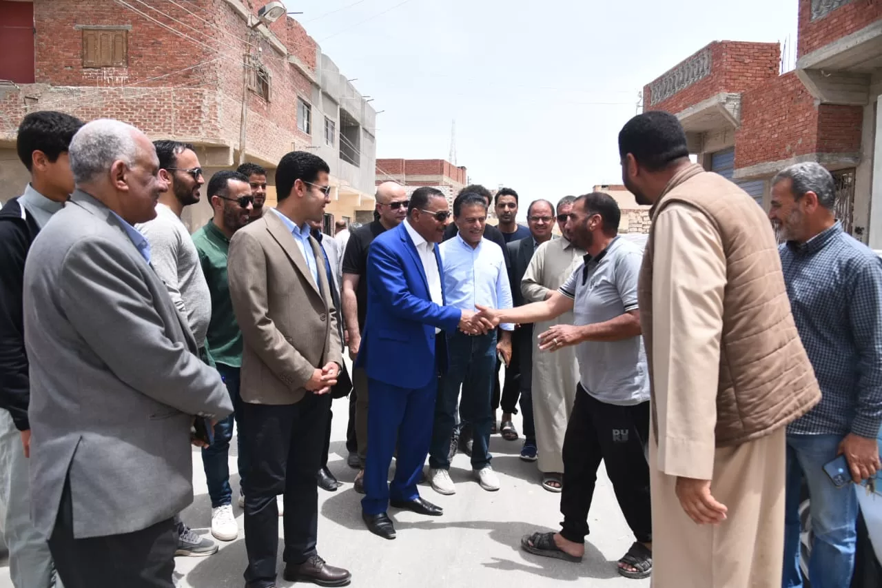 محافظ مطروح يواصل جولاته الميدانية لمتابعة المشروعات الخدمية 19 - جريدة المساء