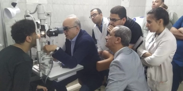 الصحة: رئيس قسم المياه الزرقاء بجامعة جنيف القي محاضرات علمية لأطباء العيون بمستشفى رمد أسيوط 1 - جريدة المساء