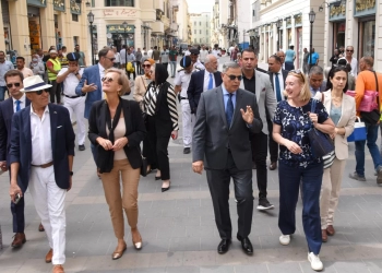 محافظ الإسكندرية وسفيرة الاتحاد الأوروبي يتفقدان مشروع إحياء شارع النبي دانيال التراثي 17 - جريدة المساء