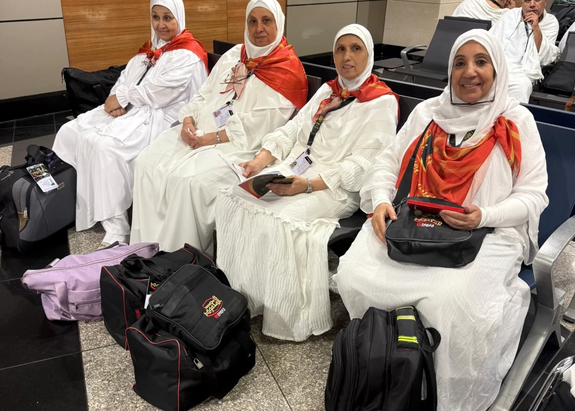 انطلاق أولى رحلات طيران الحج السياحى..وتضم 334 حاجا .. . شريف فتحى : حريصون على تسهيل إجراءات السفر والإقامة لضيوف الرحمن 17 - جريدة المساء