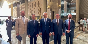 كبير مستشارى ترامب..فى المتحف المصرى بالرماية.. بولس : تعزيز العلاقات الثقافية والتاريخية بين مصر والولايات المتحدة 2 - جريدة المساء كبير مستشارى ترامب..فى المتحف المصرى بالرماية.. بولس : تعزيز العلاقات الثقافية والتاريخية بين مصر والولايات المتحدة 1 - جريدة المساء