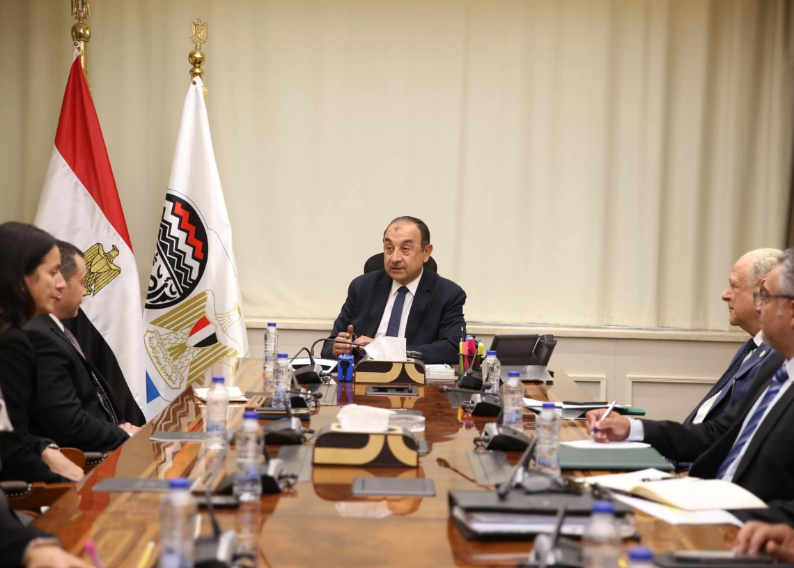 وزير قطاع الأعمال العام يلتقي وفدا من "بريتش بتروليوم" لمتابعة خطوات إعادة تشغيل مصنع الأنود بالعين السخنة 19 - جريدة المساء