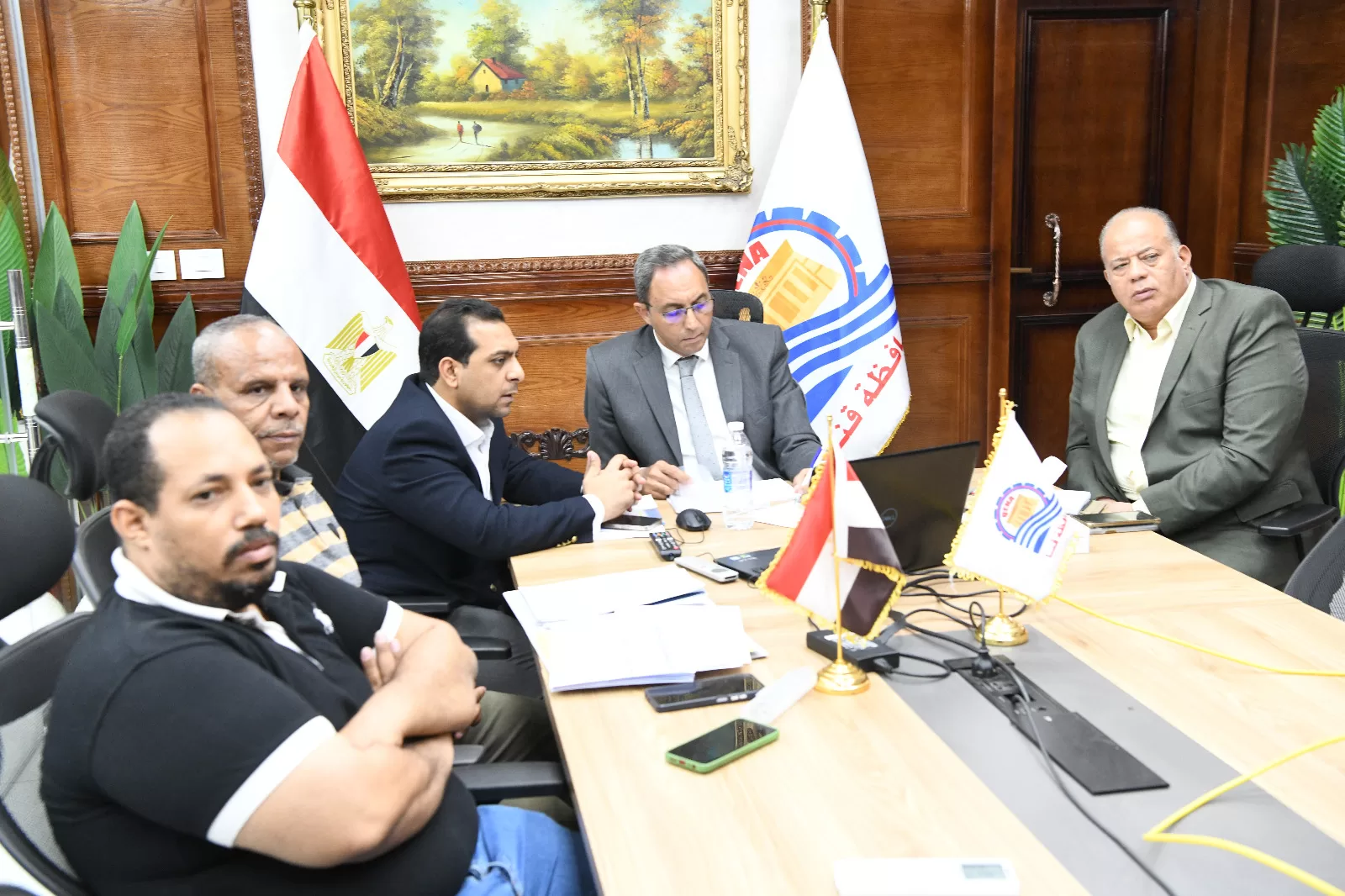 عبر الفيديو كونفرانس.. محافظ قنا يتابع ملف إزالة التعديات وتقنين أراضي أملاك الدولة 9 - جريدة المساء