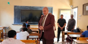 وكيل تعليم قنا يتابع امتحانات الصفين الأول والثاني الثانوي بمدرسة قفط الثانوية المشتركة 1 - جريدة المساء