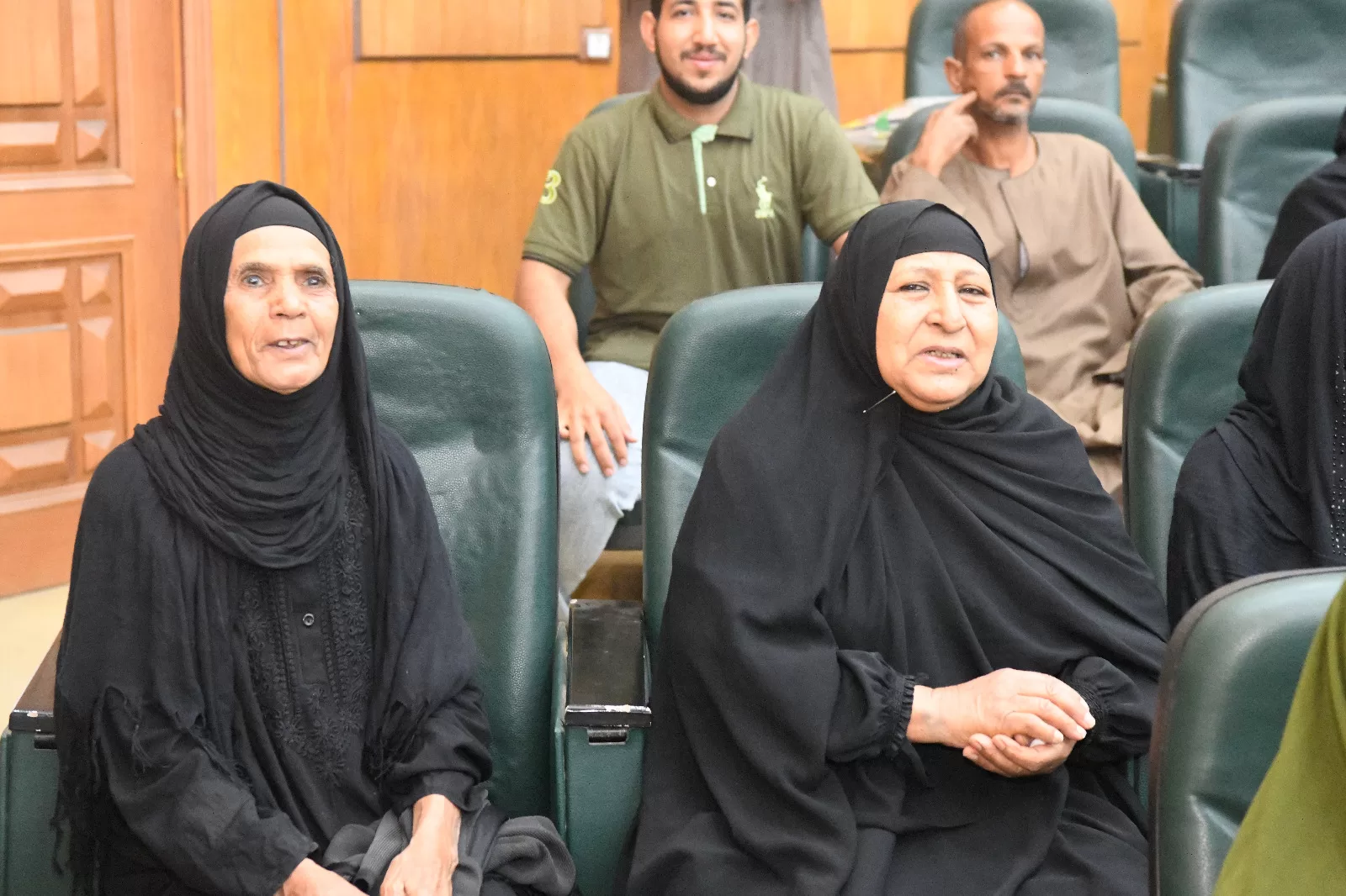 محافظ قنا يُسلم جوازات السفر لـ155 حاجا من حجاج الجمعيات الأهلية في احتفالية كبرى 21 - جريدة المساء