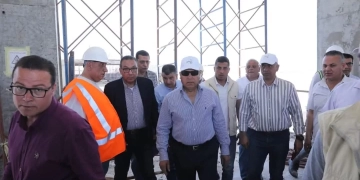 وزير الصناعة والنقل يتفقد الخط الثاني للقطار الكهربائي السريع ومنطقة وادي سريرية الصناعية في المنيا 1 - جريدة المساء