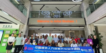 الصحة: إيفاد 11 طبيبًا إلى الصين و8 لـ«تايلاند» ضمن برامج تدريبية متقدمة في التخصصات الدقيقة والتغير المناخي 1 - جريدة المساء